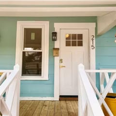 The Cozy Cottage- Close to Everything!
