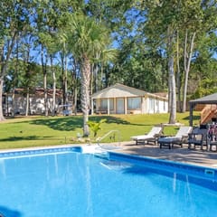 The Lakehouse - Pool & Lakefront! Fall Special + Complimentary Early/Late Check-Out!