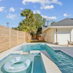 Wright Street Royale- NEW Downtown with Pool!
