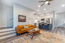 Covington Place, Monthly, Near Downtown & Beaches! - Image 3