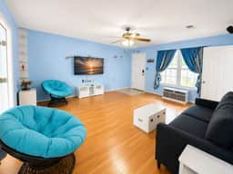 Dolphin Breeze- Close to UWF, Hospitals, and minutes to Downtown - Image 5