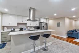 Hill House- Centrally Located, close to everything - Image 5