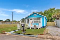 The Blue Cottage - Close to Downtown & Bases! - Image 2