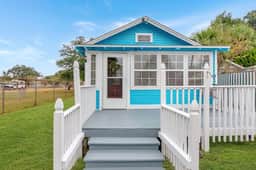 The Blue Cottage - Close to Downtown & Bases! - Image 3