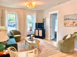The Cozy Cottage- Close to Everything! - Image 5