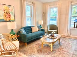 The Cozy Cottage- Close to Everything! - Image 3
