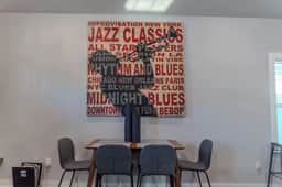 The Jazzy Junction-Great Downtown Location! - Image 4