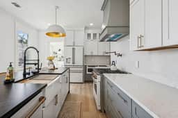 Wright Street Royale- NEW Downtown with Pool! - Image 4