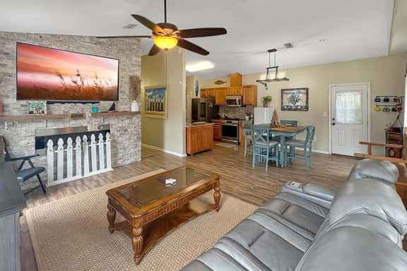 Bayou Breeze! Fall Special + Complimentary Early/Late Check-Out! - Image 1