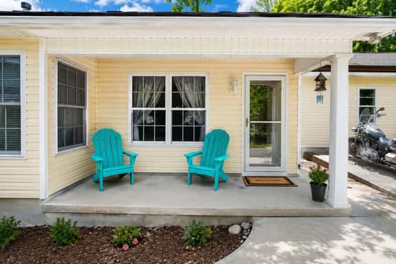 Dolphin Breeze- Fall Special + Complimentary Early/Late Check-Out! - Image 1