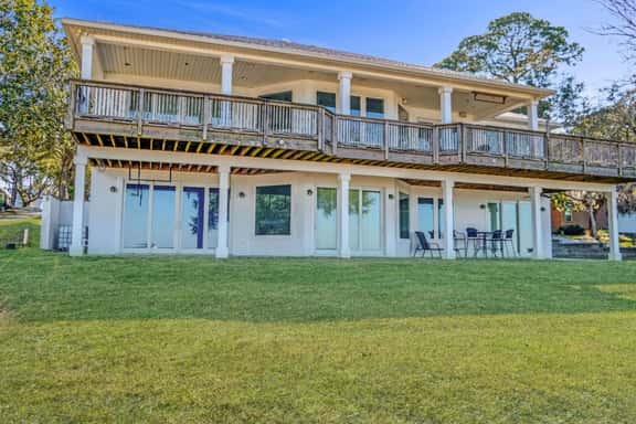 Salty Bay Hideaway- Fall Special + Complimentary Early/Late Check-Out! - Image 1