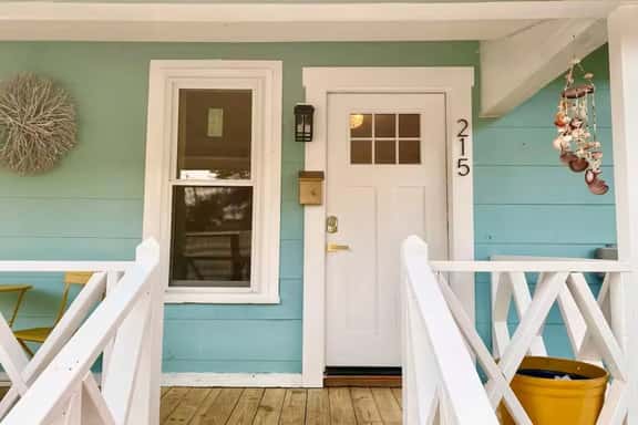 The Cozy Cottage- Fall special + complimentary early check-in and late check-out! - Image 1
