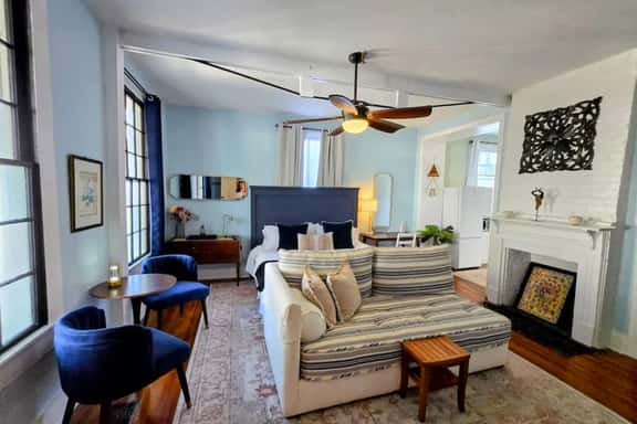 Downtown Studio Retreat #1- New Listing Great Location, Patio - Image 1