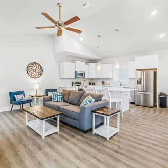 Searenity-Close to Downtown, Monthly's Available - Image 1