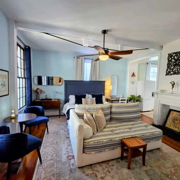 Downtown Studio Retreat #1- New Listing Great Location, Patio - Image 1