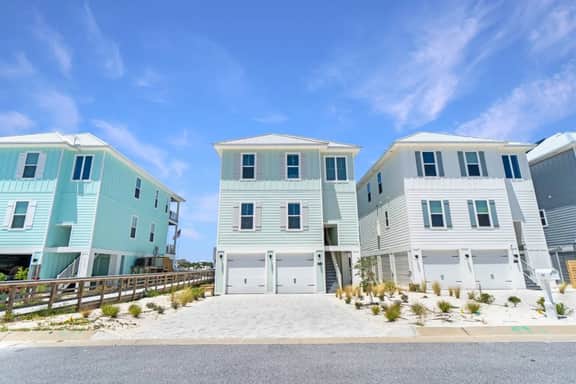 Costie's Place-Waterfront w/ Pool and Boat Dock! - Image 4