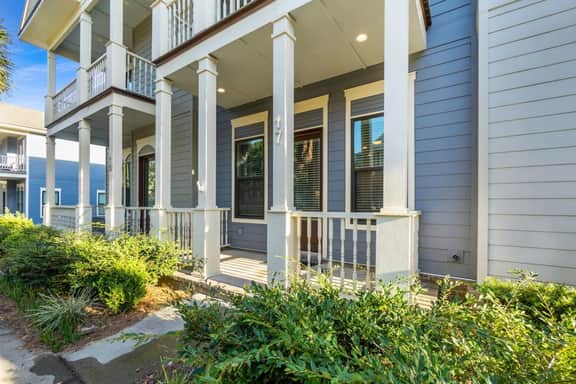 Covington Place, Monthly, Near Downtown & Beaches! - Image 2