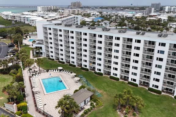 Emerald Oasis w/ Gulf Views, Pools, Hot Tubs - Image 4