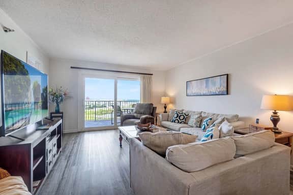 Emerald Oasis w/ Gulf Views, Pools, Hot Tubs - Image 2