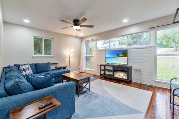 Hill House- Centrally Located, close to everything - Image 4