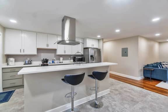 Hill House- Centrally Located, close to everything - Image 5