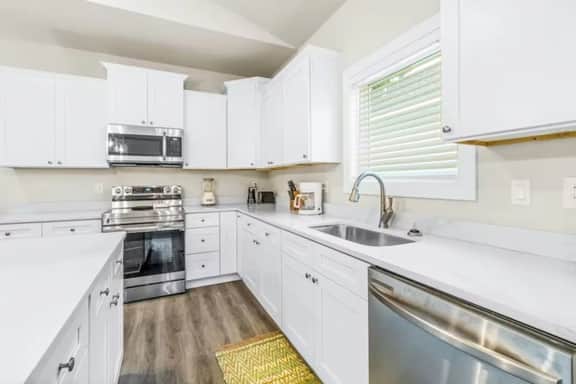 Searenity-Close to Downtown, Monthly's Available - Image 5