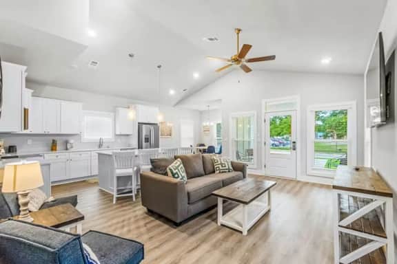Searenity-Close to Downtown, Monthly's Available - Image 3