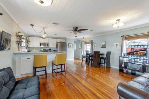 The Blue Cottage - Close to Downtown & Bases! - Image 5