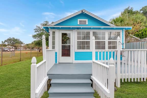 The Blue Cottage - Close to Downtown & Bases! - Image 3