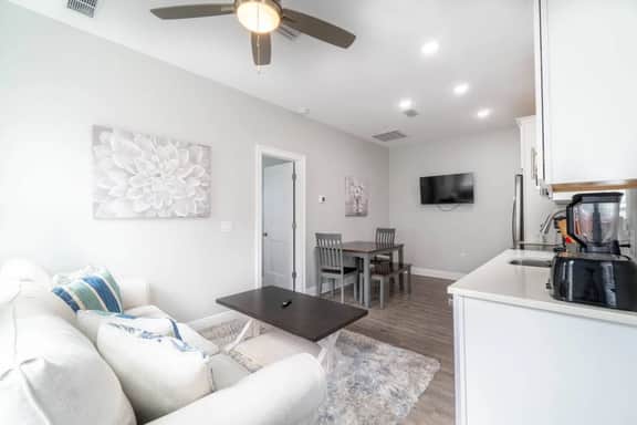 Vista Flat - Downtown Pensacola - Image 4