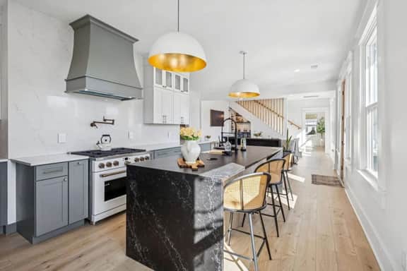 Wright Street Royale- NEW Downtown with Pool! - Image 2