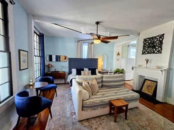 Downtown Studio Retreat #1- New Listing Great Location, Patio - Image 2