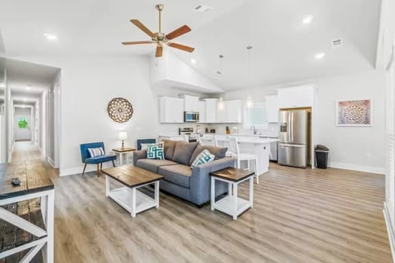 Searenity-Close to Downtown, Monthly's Available - Image 1