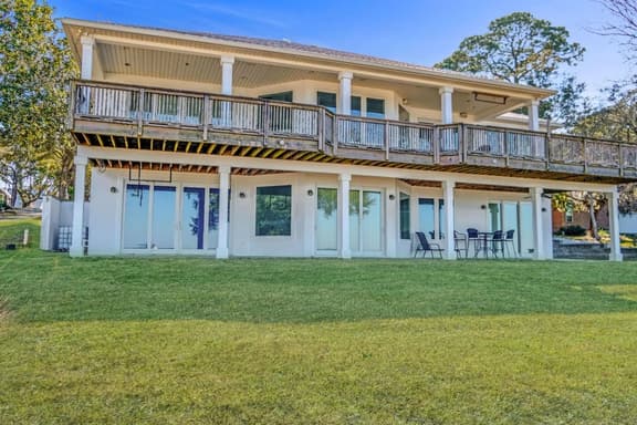 Salty Bay Hideaway - Image 1