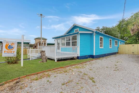 The Blue Cottage - Close to Downtown & Bases! - Image 1