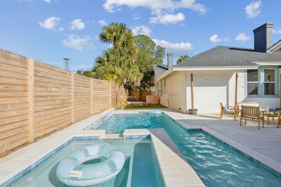 Wright Street Royale- NEW Downtown with Pool! - Image 1